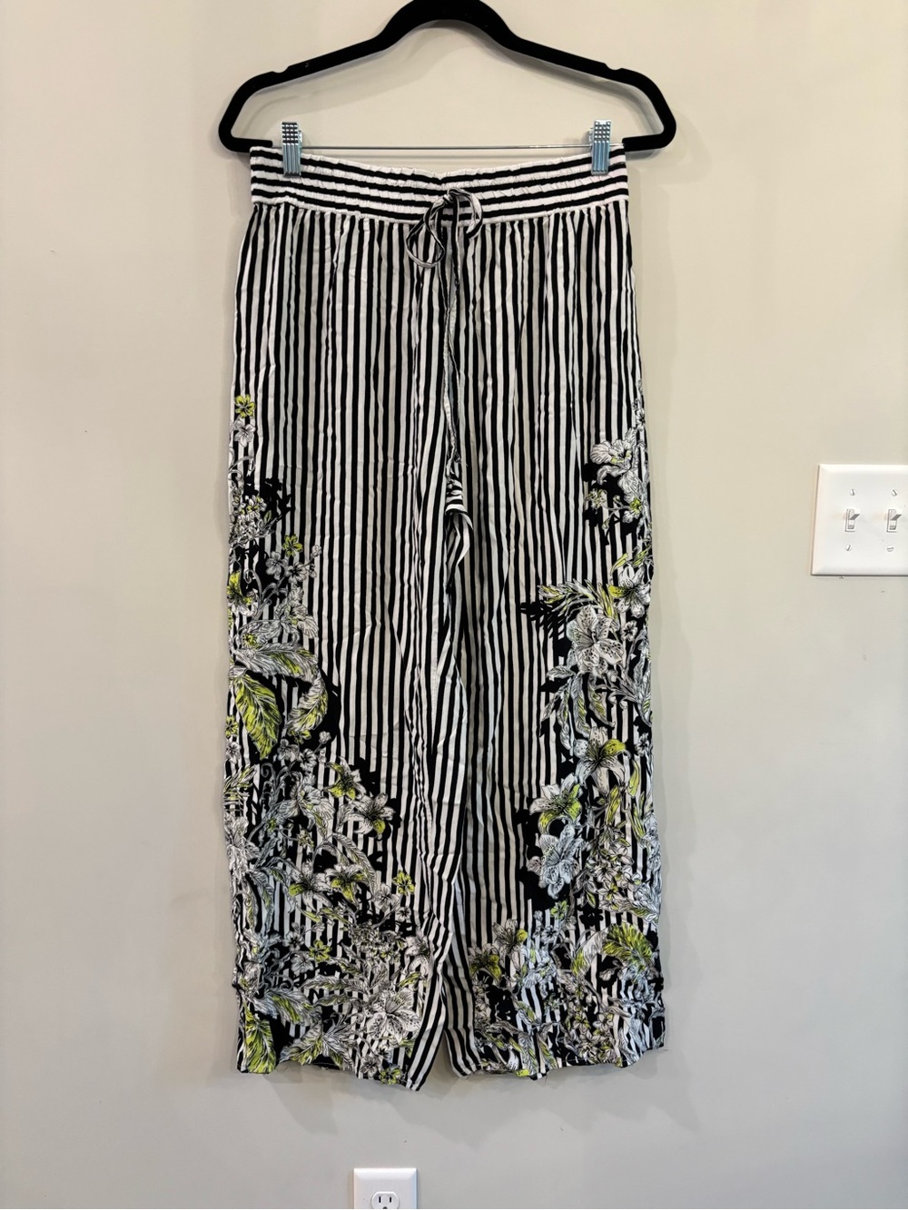 Cato Black & White Striped Wide-Leg Pull-On Pants with Floral Border